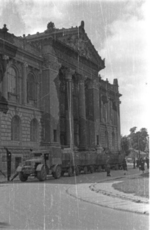 Germans loading artwork from the Zachęta art gallery onto trucks for transport to Germany, Jul 1944, photo 2 of 3