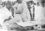 Subhash Chandra Bose and Mohandas Gandhi at the annual meeting of the Indian National Congres, Haripura, India, 1938, photo 2 of 2
