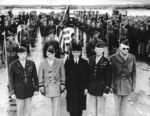 oberst Offley, generalmajor Gillem, oberst Fitch, og oberst Pierce fra den amerikanske hærs 1. Filippinske infanteriregiment med vicepræsident Sergio osse Larra, Camp San Luis Obispo, Californien, USA, 1942-1944