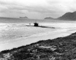 Ha-19 beached on Oahu, US Territory of Hawaii, 8 Dec 1941, photo 2 of 7