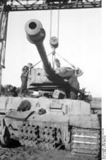 Repairing a Tiger I heavy tank, Russia, 21 Jun 1943, photo 08 of 21