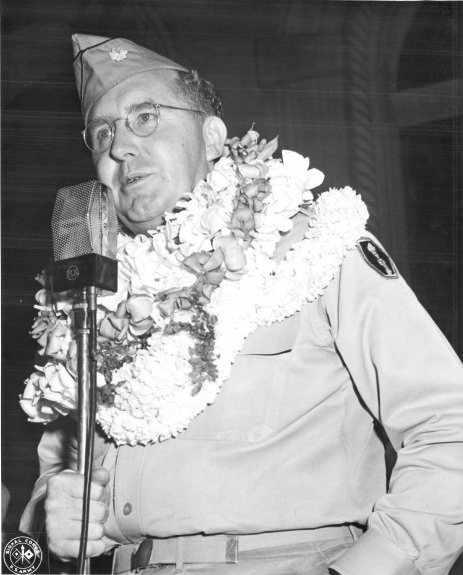 US Army Lieutenant Colonel A. A. Pursall of US 442nd Regimental Combat Team addressing returning veterans at the Iolanni Palace, Honolulu, US Territory of Hawaii, 9 Aug 1946