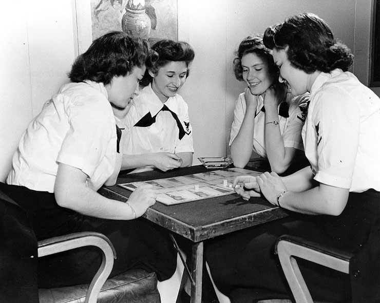 WAVES personnel playing 'Acey-Deucey' in their quarters, 1 Sep 1943