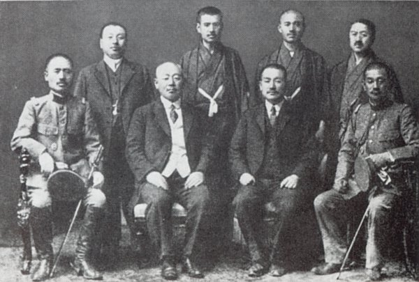 Honjo Shigeru (first row, first from left), Rihachiro Banzai (first row, second from left), Kenji Doihara (rear row, first from right), and other Japanese diplomats and spies, 1918
