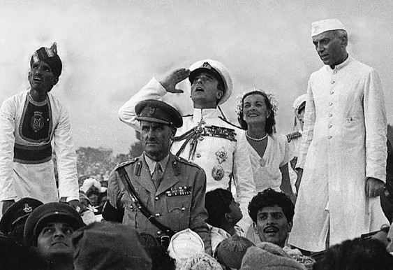 Louis Mountbatten, Edwina Mountbatten, and Jawaharlal Nehru during the independence ceremony of India, 15 Aug 1947