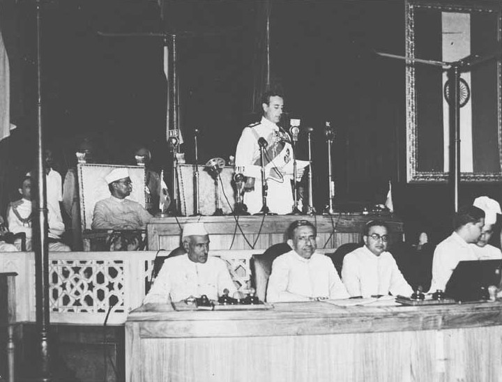 Louis Mountbatten speaking during the independence ceremony of India, 15 Aug 1947