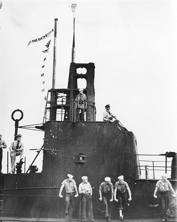 Lieutenant Commander Dudley Morten (at open bridge) and Lieutenant Richard O'Kane (left) aboard USS Wahoo, Pearl Harbor, US Territory of Hawaii, circa 7 Feb 1943