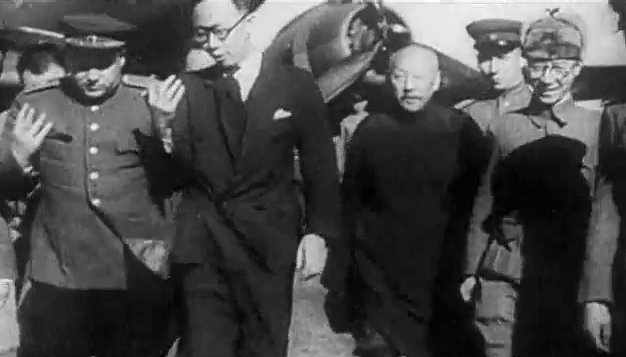 Puyi and Zhang Jinghui in China en route to Japan, 9 Aug 1946, photo 2 of 2