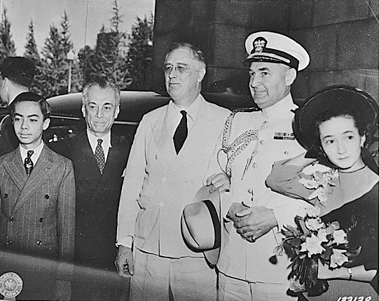 President Manuel Quezon (with family) and President Franklin Roosevelt (with Captain John McCrea), Washington DC, United States, 13 May 1942