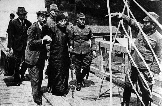 Japanese bringing Wang Jingwei's mother to Nanjing, China as a virtual prisoner to better control Wang Jingwei and his puppet government, Apr 1940