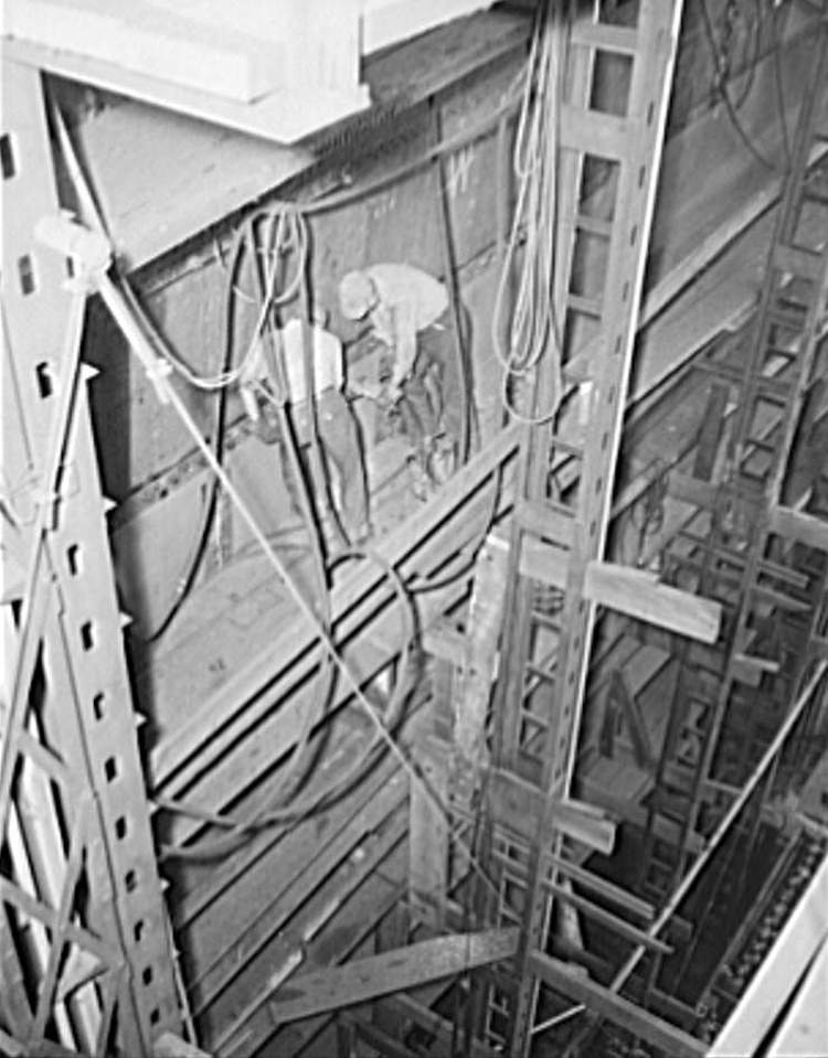 Riveters working on battleship Alabama, Norfolk Naval Shipyard, Portsmouth, Virginia, United States, 1940-1942