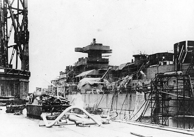 Bismarck fitting out at Hamburg, Germany, 10-15 Dec 1939, photo 3 of 4