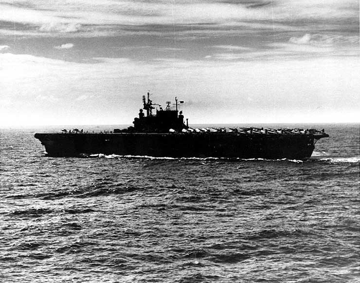 Enterprise underway during Gilberts operation, 24 Nov 1943
