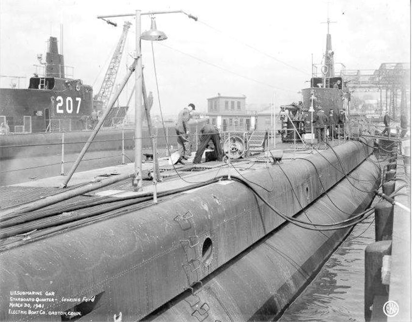 Starboard quarter view looking forward showing USS Gar and USS Grampus fitting out, 30 Mar 1941