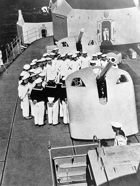 Königsberg's crewmen were received gunnery instruction between the ship's pair of 8.8cm anti-aircraft guns, circa 1931