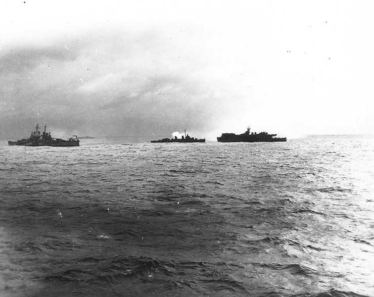 Birmingham and a destroyer pulled away from Princeton after the CVL exploded, 24 Oct 1944