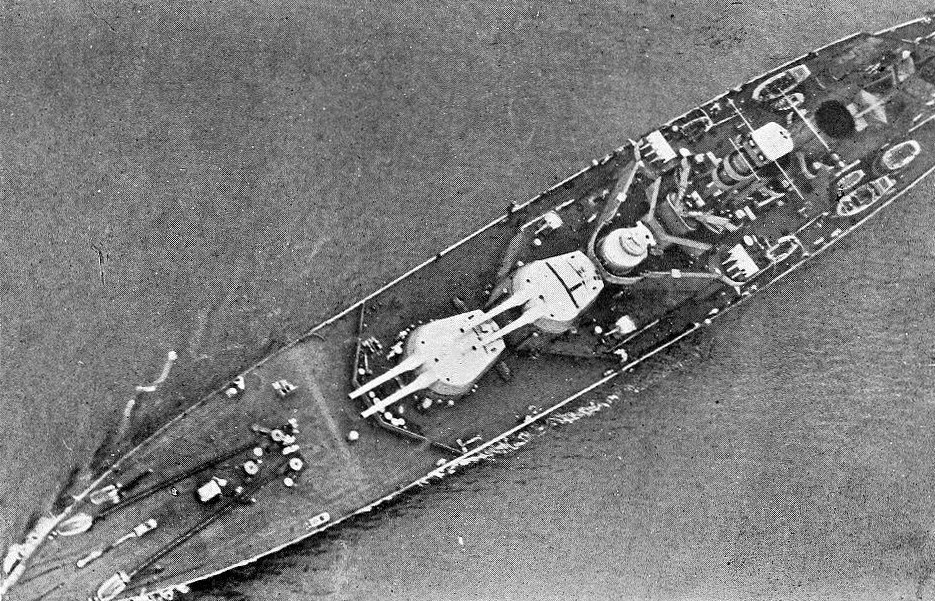 Aerial view of HMS Repulse, Aug 1918