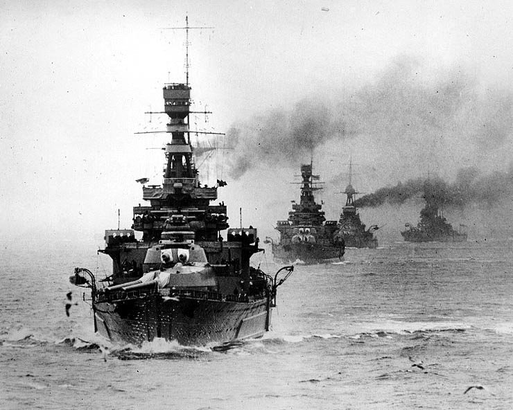 Repulse and Renown leading other capital ships during maneuvers, 1920s