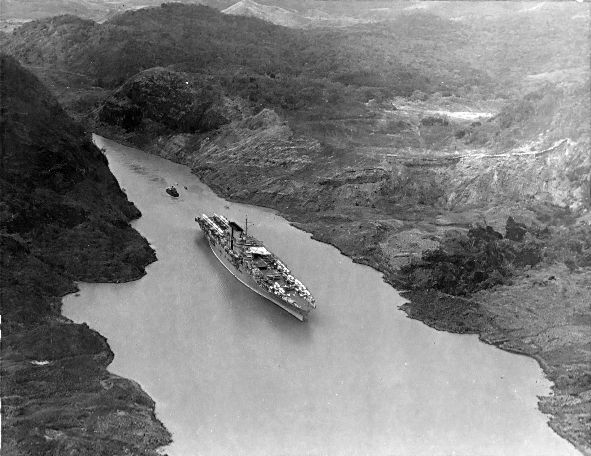 USS Saratoga transiting the Panama Canal, 1928-1932