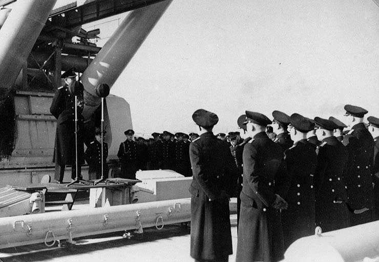 Captain Kurt Hoffman addressing Scharnhorst's officers, winter 1939-1940