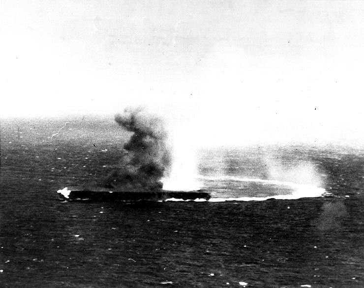 Dive bombing on Shokaku by dive bombers from Yorktown, 8 May 1942