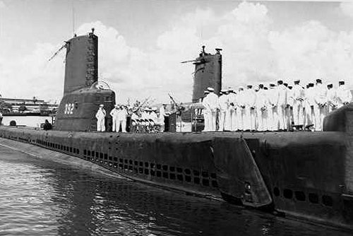 USS Sterlet with her crew topside, circa mid-1950s