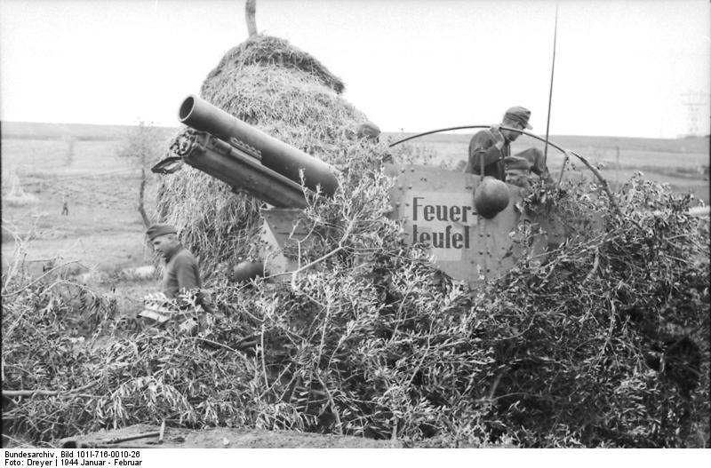 German Grille self-propelled gun 'Feuerteufel' (Fire Devil) in camouflaged position, Italy, Jan 1944, photo 1 of 2
