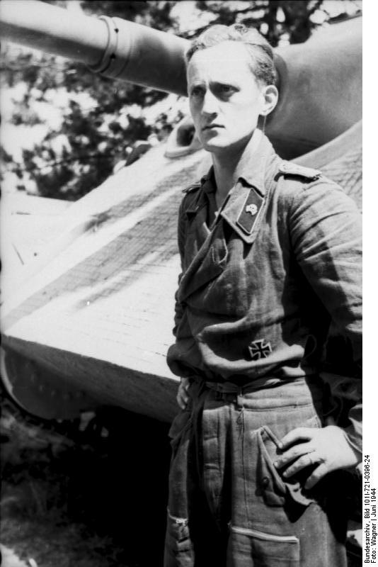 A German tank destroyer crewman posing next to his Jagdpanther, France, Jun 1944