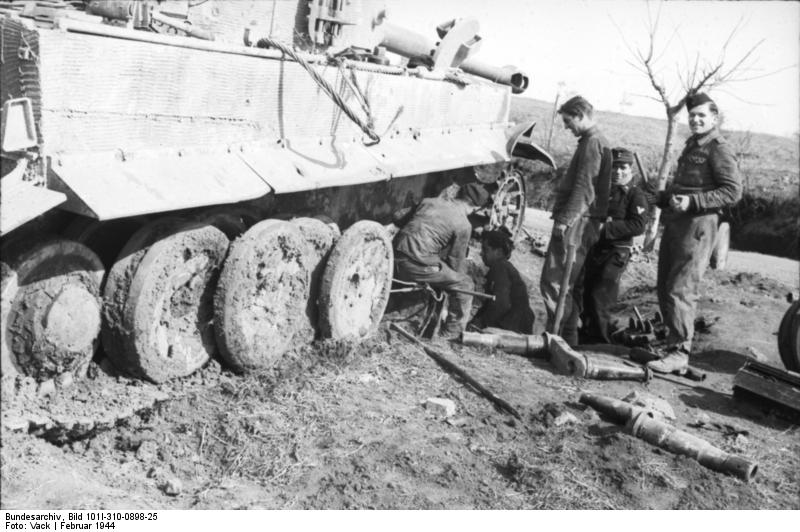 German troops repairing tracks of a Tiger I heavy tank, Italy, Feb 1944, photo 1 of 3