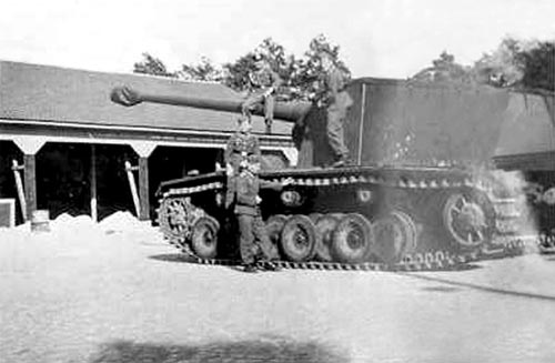 Sturer Emil heavy tank destroyer, circa 1944-1945, photo 2 of 2