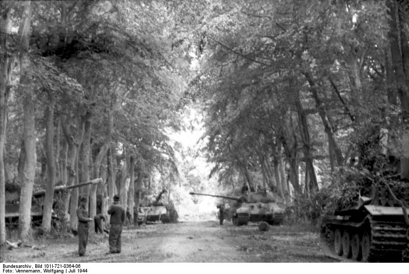 German Tiger II heavy tank with Porsche-built turret at Canteloup, France, Jul 1944, photo 3 of 3