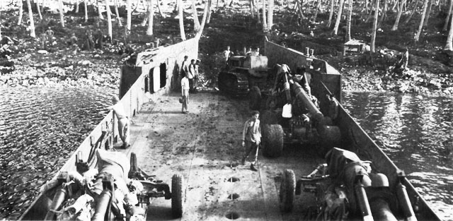 155mm Gun M1 field guns of Battery A of USMC 9th Defense Battalion being loaded onto a LCT for transport to Piru Plantation, Tambusolo Island, Solomon Islands, Jul 1943