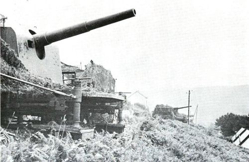 15 cm K (E) railway guns deployed as coastal guns, circa 1940s, photo 2 of 2