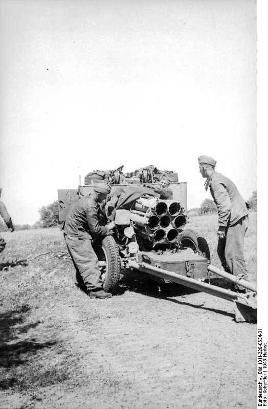 German troops with a 15 cm NbW 41 launcher, Russia, fall 1943, photo 3 of 4