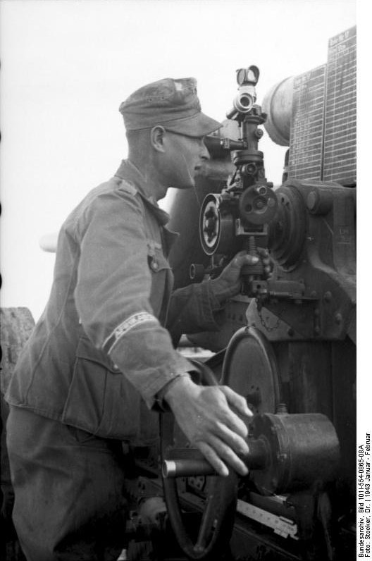 German soldier operating a 17 cm K 18 gun, Tunisia, Jan-Feb 1943