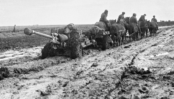 Soviet 76mm Divisional Gun M1942 (ZiS-3) being towed by horses, Eastern Europe, 1 Oct 1942