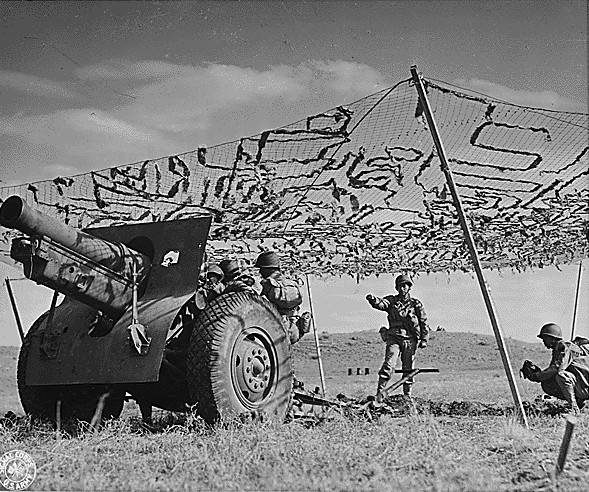 155 mm Howitzer Carriage M1917 or M1918 howitzer and crew in exercise, Camp Carson, Colorado, United States, 24 Apr 1943, photo 1 of 2