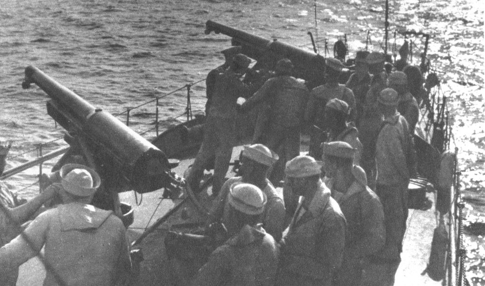 Polish sailors on training ship ORP Mazur with 75mm guns, Jul 1937