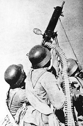 Chinese anti-aircraft crew with a Type 24 machine gun, China, circa late 1930s