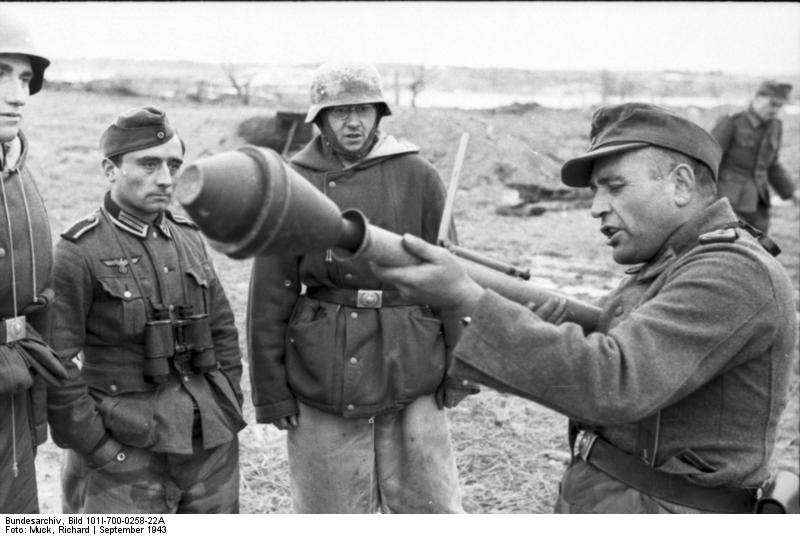 German non-commissioned officer demonstrating the Panzerfaust weapon, Russia, Sep 1943, photo 2 of 2