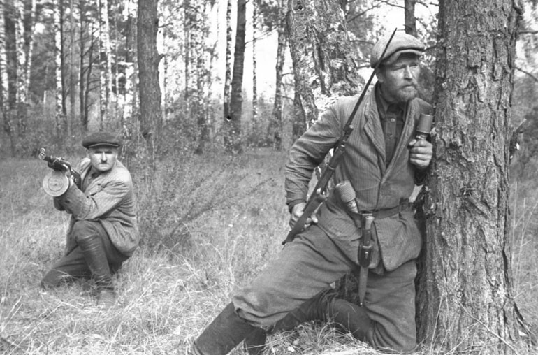 Byelorussian guerillas posing in a forest, circa 1943; note PPD-40 submachine gun, Mosin-Nagant M1891 rifle, and German bayonet